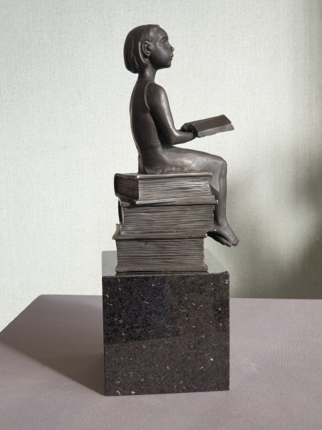 Reading Girl original painting by Liutauras Griežė. Sculpture