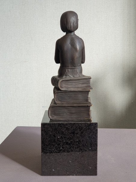 Reading Girl original painting by Liutauras Griežė. Sculpture