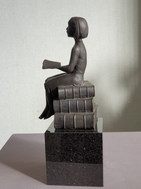 Reading Girl original painting by Liutauras Griežė. Sculpture